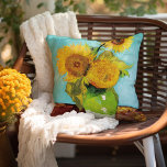 Drie zonnebloemen | Vincent Van Gogh Buitenkussen<br><div class="desc">Drie zonnebloemen (1888) van de Nederlandse kunstenaar Vincent Van Gogh. Origineel kunstschilderij is een olie op doek die een nog leven van felgele zonnebloemen tegen een turkooisachtergrond weergeeft. Gebruik de ontwerphulpmiddelen om douanetekst toe te voegen of het afbeelding te personaliseren.</div>