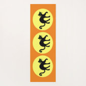 Drie zwarte katten gebogen rug geel maan Sinaasapp Yogamat (Achterkant)