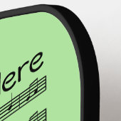 Drie zwarte katten spelen muziek op Notes Green Pickleball Paddle (Links Detail)