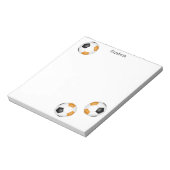 Drie zwarte oranje voetballen gepersonaliseerd notitieblok (Linkerzijde)