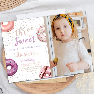 Drie zweet Donut Birthday-uitnodigingen met foto Kaart