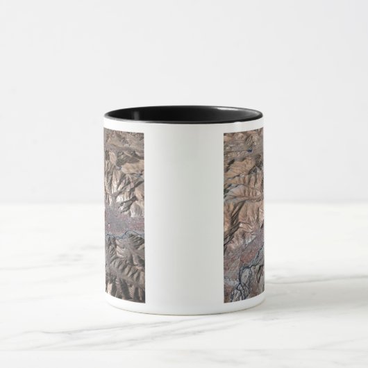 driedimensionaal uitzicht van het landschap mok (Midden)