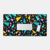 Driehoeken blauw gele kleuren op een zwarte achter bureaumat (Keyboard & Muis)