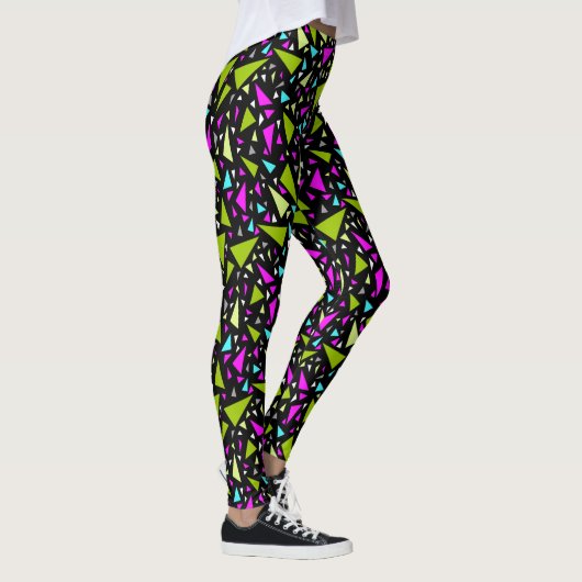 Driehoeken groene karmozijnrode kleuren op zwarte  leggings (Rechts)