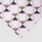 Driehoekige en diamantvormige ontwerpen op tissuepapier (Detail)