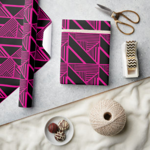 Driehoekige strepen in magenta en zwart cadeaupapier
