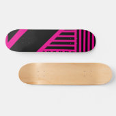 Driehoekige strepen in magenta en zwart persoonlijk skateboard (Horizontaal)