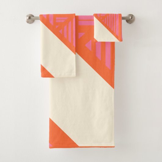Driehoekige strepen in roze, Sinaasappel en crème Bad Handdoek (Insitu)