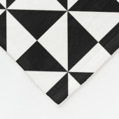 Driehoekspatroon zwart-wit fleece deken (Hoek)