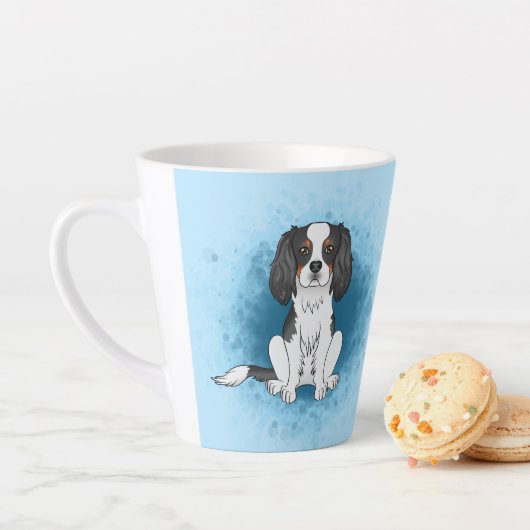 Driekleurige Cavalier King Charles Spaniel Hond Op Latte Mok (In situ)