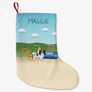 Driekleurige Papillon Agility Hond Met Aangepaste  Kleine Kerstsok