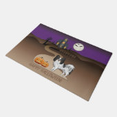 Driekleurige Papillon-hond en Halloween-spookhuis Deurmat (Schuin)