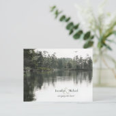 driekwart rustisch meer evergreens reflectie bruil aankondigingskaart (Staand voorkant)