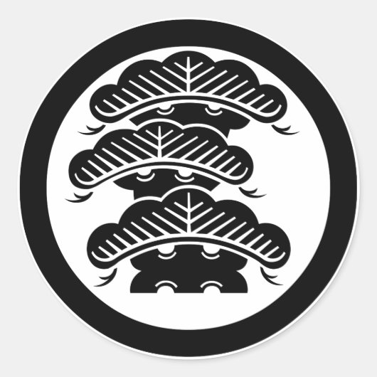 Drielaags dennenaaltje met arashi L in de cirkel Ronde Sticker (Voorkant)