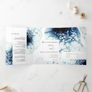 Drievoudig document over het huwelijk op blauwe Na Drieluik Uitnodiging