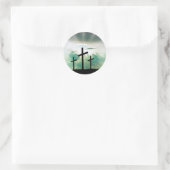 Drievoudig kruis met blauwe achtergrond voor hemel ronde sticker (Tas)