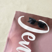 Drievoudig Roze Hart horizontaal aangepast Strandlaken (In situ)