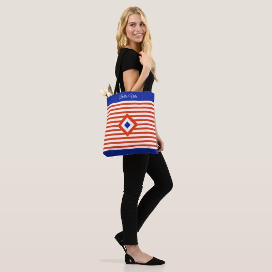 Drievoudige diamant op rode en witte strepen tote bag (Op model)
