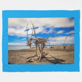 Driftwood artwork on Hokitika Beach, Nieuw-Zeeland Fleece Deken