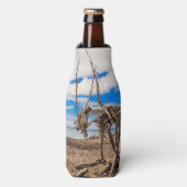 Driftwood artwork on Hokitika Beach, Nieuw-Zeeland Flesjeskoeler (Fles Voorkant)