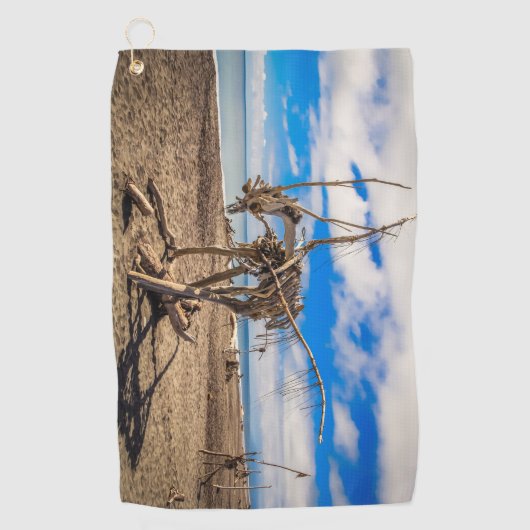 Driftwood artwork on Hokitika Beach, Nieuw-Zeeland Golfhanddoek (Voorkant)