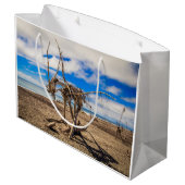 Driftwood artwork on Hokitika Beach, Nieuw-Zeeland Groot Cadeauzakje (Achterkant Gekanteld)