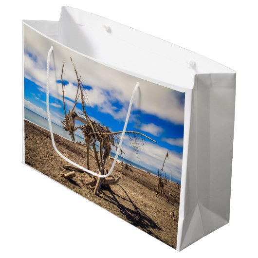 Driftwood artwork on Hokitika Beach, Nieuw-Zeeland Groot Cadeauzakje (Voorkant Gekanteld)