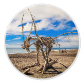 Driftwood artwork on Hokitika Beach, Nieuw-Zeeland Keramische Knop (Voorkant)