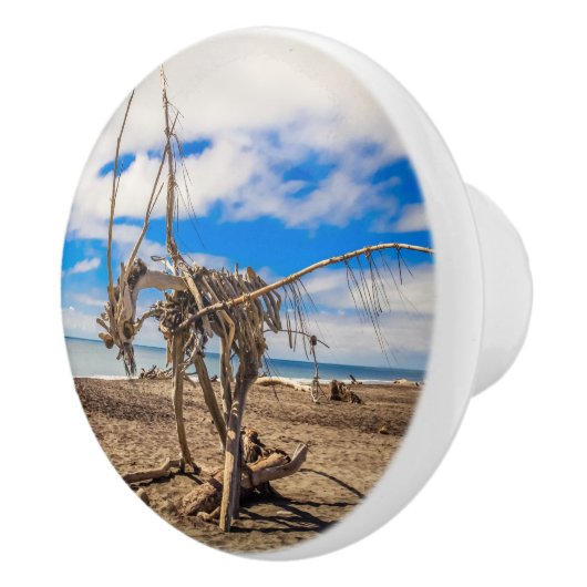 Driftwood artwork on Hokitika Beach, Nieuw-Zeeland Keramische Knop (Rechts)