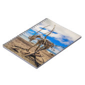 Driftwood artwork on Hokitika Beach, Nieuw-Zeeland Notitieboek (Linkerzijde)