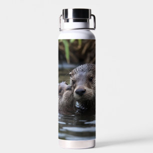 **"Drijven in liefde: Moeder en Baby Otter"** Waterfles