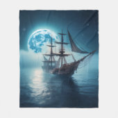 Drijvend Geesterschip Onder Volle Maan Fleece Deken (Voorkant)