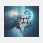 Drijvend Geesterschip Onder Volle Maan Fleece Deken (Voorkant (Horizontaal))