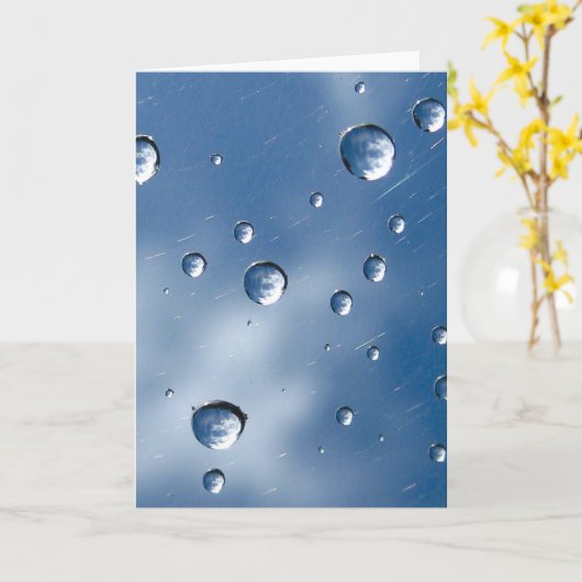 Drijvende dauwdruppels houden wolken poëzie kaart (Gele Bloem)