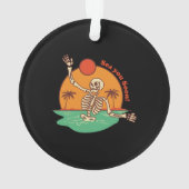 Drijvende skelet terwijl je een koude op een ornament (achterkant)