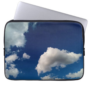 Drijvende wolken laptop sleeve