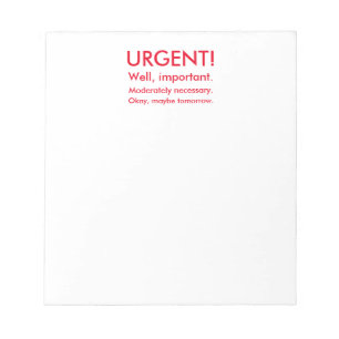 Dringend-to-do-laptop, grappige laptop in rood notitieblok