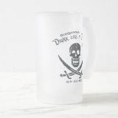Drink als een piraat matglas bierpul (Voorkant rechts)
