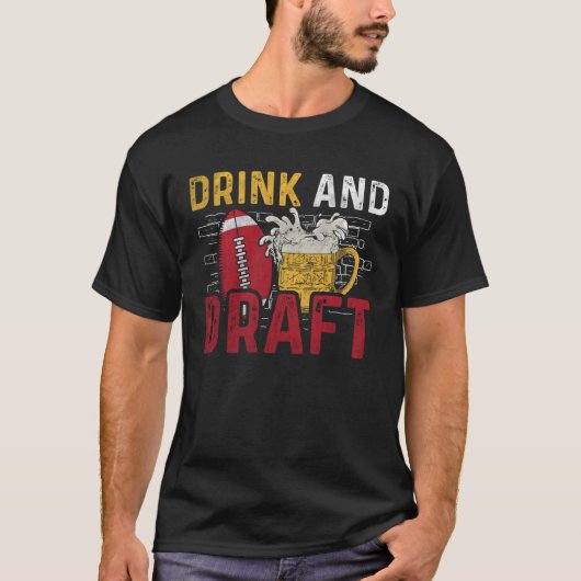 Drink and Draft Beer Fantasy Football T-shirt (Voorkant)