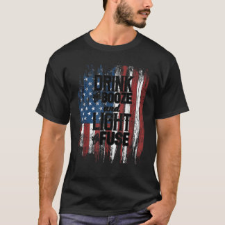 Drink Booze Light Fuse Amerikaanse Vlag Juli 4 Bie T-shirt