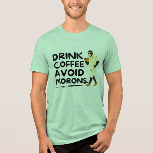 Drink Coffee Vermijd Morons Bigfoot Funny Gezegde Tri-Blend Shirt (Voorkant)