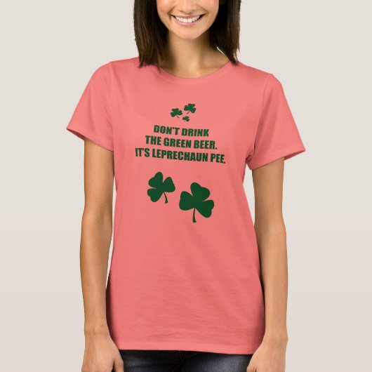 Drink DE GROENE BEER NIET, HET IS LEPRECHAUN PEE T-shirt (Voorkant)
