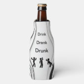 “Drink, Drank, Drunk” Koozie Fleskoeler (Fles Voorkant)