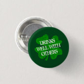 DRINK GOED MET ANDERE St Patricks Day Pin Button (Voorkant /achterkant)