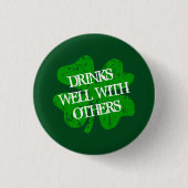 DRINK GOED MET ANDERE St Patricks Day Pin Button (Voorkant)