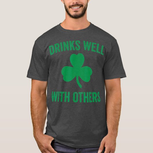 Drink goed met anderen grappig smaken t-shirt (Voorkant)