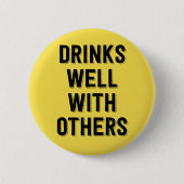 Drink goed met anderen. ronde button 5,7 cm (Voorkant)
