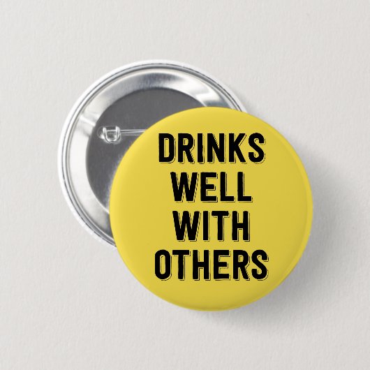 Drink goed met anderen. ronde button 5,7 cm (Voorkant /achterkant)