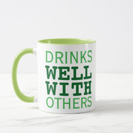 Drink goed met anderen St Patricks Day geschenken Mok (Links)
