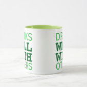 Drink goed met anderen St Patricks Day geschenken Mok (Midden)